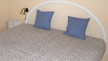 3 bedrooms, cots/infant beds