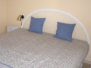 3 bedrooms, cribs/infant beds