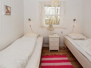 2 Schlafzimmer, Babybetten