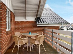 Apartment | Outdoor dining