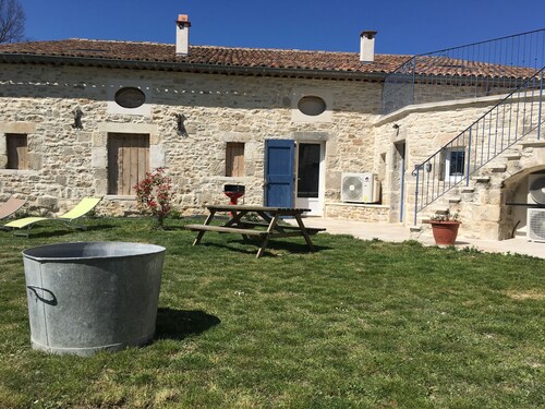 Gîte Léonie " Entre Cèze et Ardèche " 30430 BARJAC