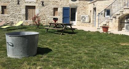 Gîte Léonie " Entre Cèze et Ardèche " 30430 BARJAC