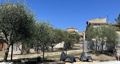 Gîte Léonie " Entre Cèze et Ardèche " 30430 BARJAC