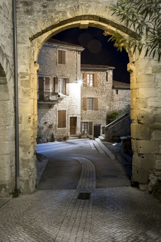 Gîte Léonie " Entre Cèze et Ardèche " 30430 BARJAC