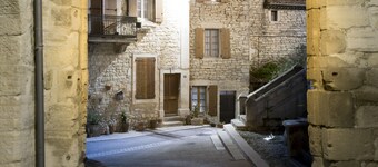 Gîte Léonie " Entre Cèze et Ardèche " 30430 BARJAC