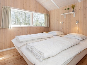 3 bedrooms, cribs/infant beds