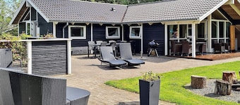 Alluring Holiday Home in Hemmet With Whirlpool