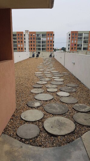 Condo, 2 chambres, balcon | Terrain de lâhĂ©bergement