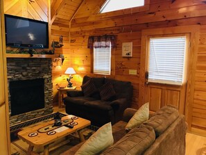 TV - 2b2b Cozy Cabin-Walking distance to Parkway! 208 (Pigeon Forge)