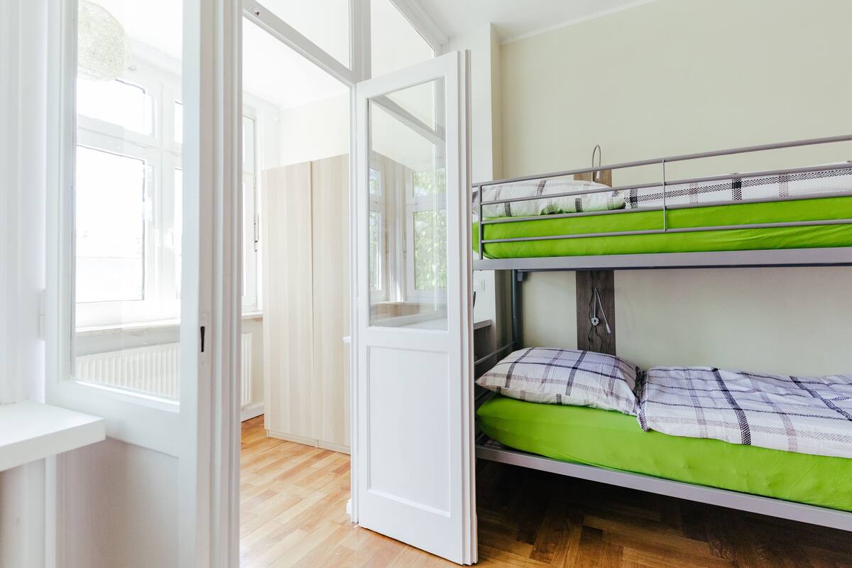 Shared Dormitory (8-person)