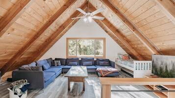 ํ์ฐ์ค, ์นจ์ค 3๊ฐ, ๋ฐ์ฝ๋, ์ฐ ์ ๋ง | ๊ฑฐ์ค ๊ณต๊ฐ