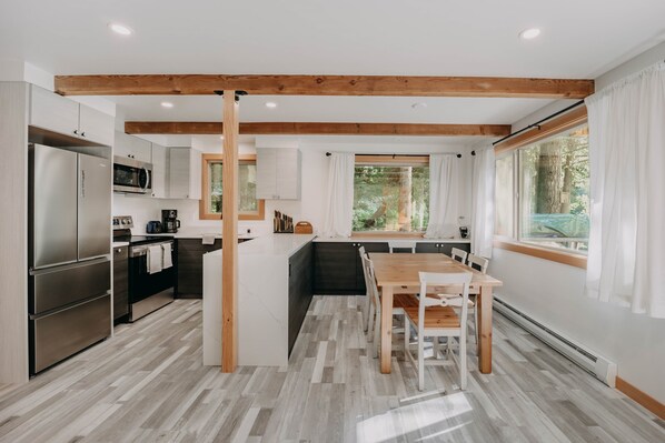 House, 3 Bedrooms, Balcony, Mountain View | Interior