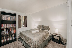 House, 3 Bedrooms, Balcony, Mountain View | 3 bedrooms, WiFi, bed sheets - Snowline Cabin #49 - A Newly Remodeled Cabin Perfect for Your Family Retreat (Deming)