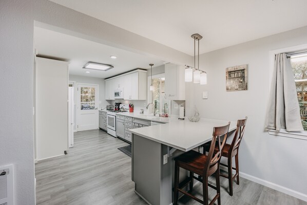 Ferienhaus, 3 Schlafzimmer, Balkon, Bergblick | Eigene Küche | Kühlschrank, Mikrowelle, Geschirrspüler, Kochgeschirr/Geschirr/Besteck