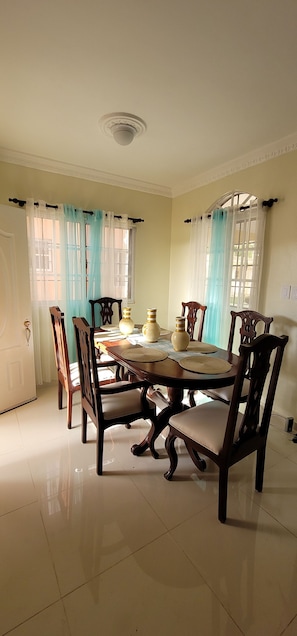 Ferienhaus, 2 Schlafzimmer, Balkon | Esszimmer