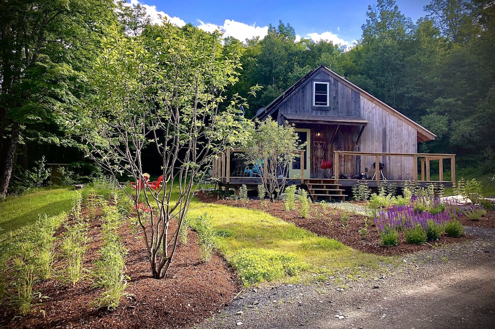 Luxury Off Grid Romantic Cabin in the Woods 20 Minutes from Sugarbush Ski Resort