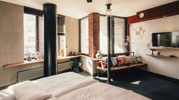 Premium bedding, in-room safe, individually decorated