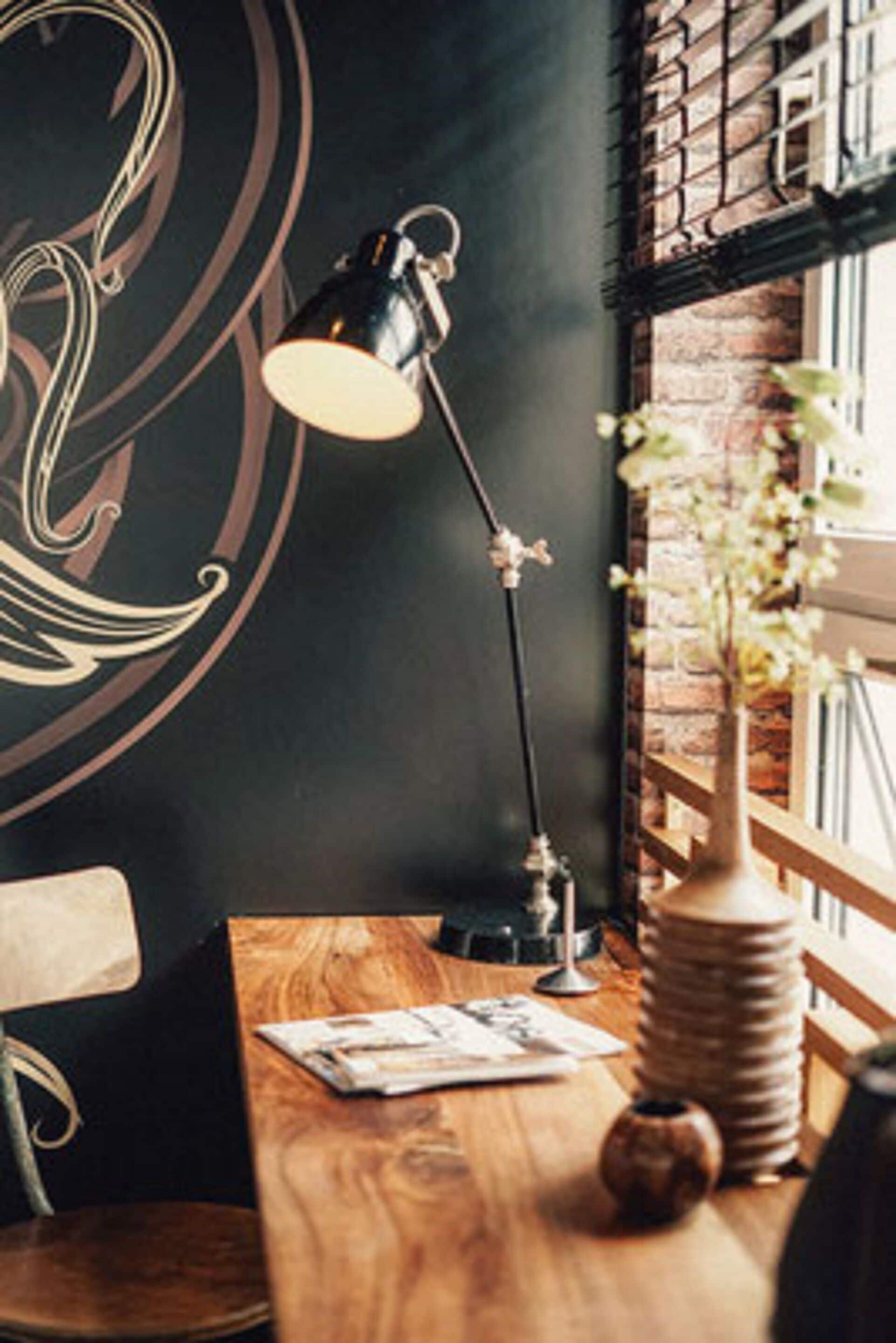 business double room, 1 queen bed | living area | tv