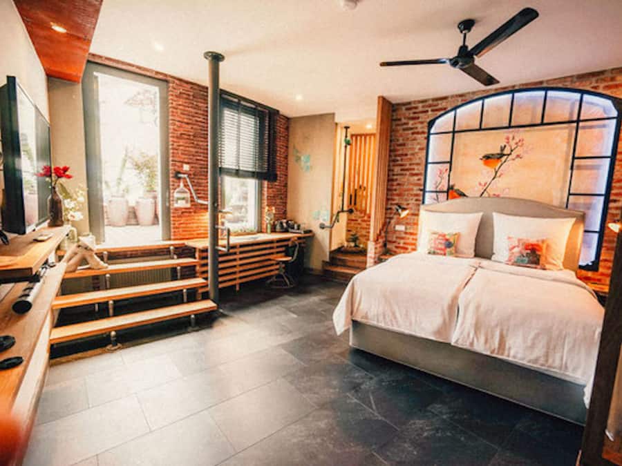 Premium bedding, in-room safe, individually decorated