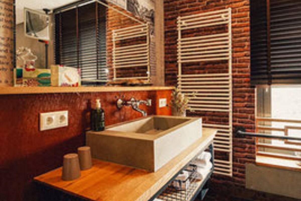 royal double room, 1 queen bed | bathroom | shower, rainfall showerhead, towels