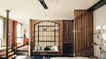 Design-Doppelzimmer | Hochwertige Bettwaren, Zimmersafe, individuell dekoriert