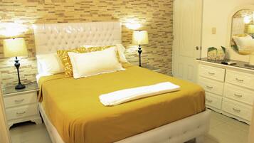 Condo, 3 Bedrooms, Smoking, Balcony | 3 bedrooms