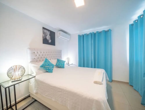 Fully Equipped New 3br Apt dt 2mins To The Beach