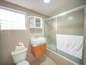Condo, 3 phòng ngủ, hút thuốc, ban công | Phòng tắm | Buồng tắm vòi sen 
