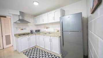 Condo, 3 Bedrooms, Smoking, Balcony | Interior