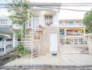 Apartment, 1 Bedroom, Smoking, Balcony | Property entrance