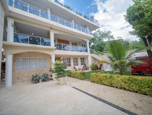 Apartment, 1 Bedroom, Smoking, Balcony | Property entrance