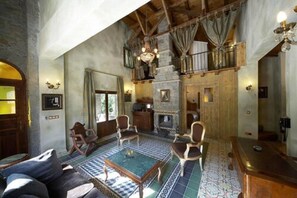 Suite Exclusive (With Fireplace and Hot Tub) | Coin séjour