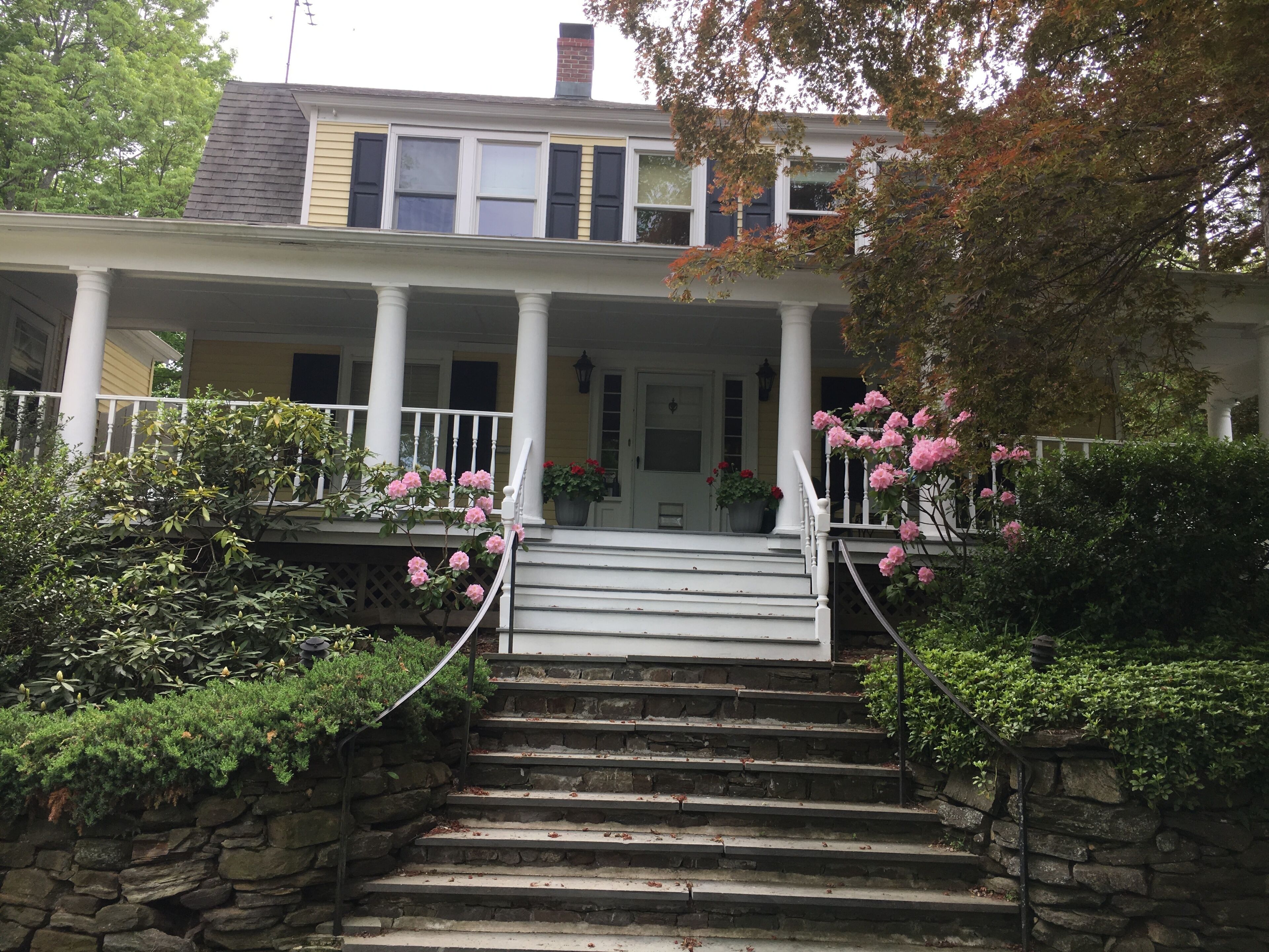 New Canaan-Great Fairfield County Location. Walk to Town. Walk to Train