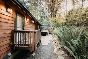 House, 3 Bedrooms, Hot Tub, Mountain View | Property grounds