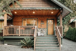 House, 3 Bedrooms, Hot Tub, Mountain View | Exterior