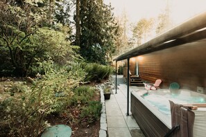 House, 3 Bedrooms, Hot Tub, Mountain View | Property grounds