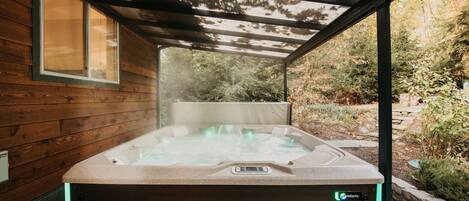 House, 3 Bedrooms, Hot Tub, Mountain View | Property grounds