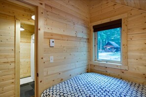 House, 2 Bedrooms, Fireplace, Mountain View