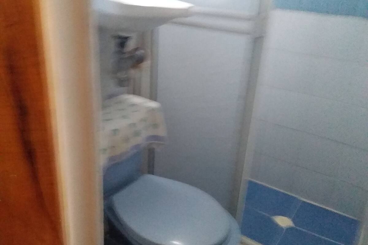 room, 1 bedroom, accessible, smoking | bathroom | free toiletries, towels