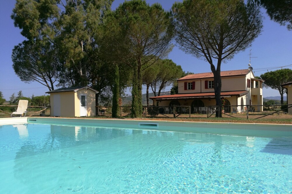 Girasole - Cozy, bright apartment with pool, large garden near the sea