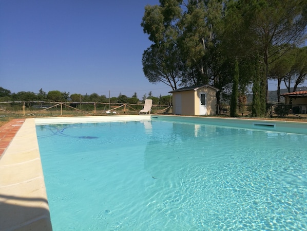 Piscine extérieure, piscine chauffée