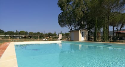 Girasole - Cozy, bright vacation apartment with pool, large garden near the sea