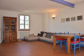 Fernseher, Tischtennisplatte