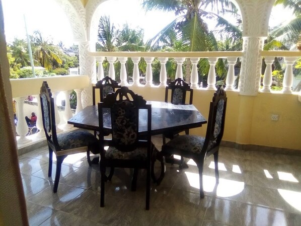 Villa, 1 Bedroom, Balcony, Garden View | Dining