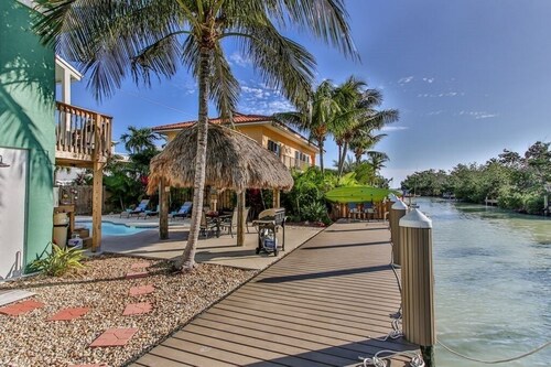 Amazing 4 BR 2BA home, Pool and Hot Tub, Oceanside canal, Kayak