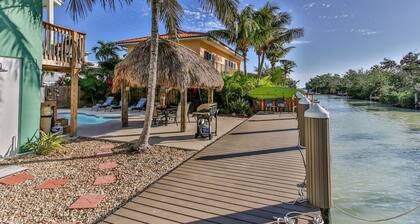 Amazing 4 BR 2BA home, Pool and Hot Tub, Oceanside canal, Kayak