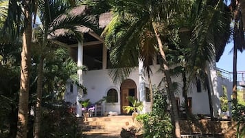 Room, 3 Bedrooms, Smoking, Private Pool | Front of property