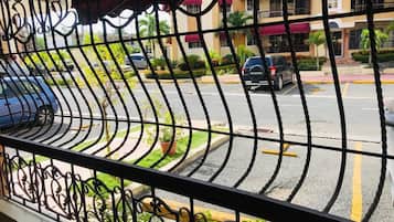 Condo, 3 Bedrooms, Balcony, Garden View | Front of property