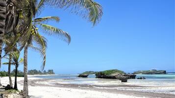 Room, 4 Bedrooms, Smoking, Balcony | Beach