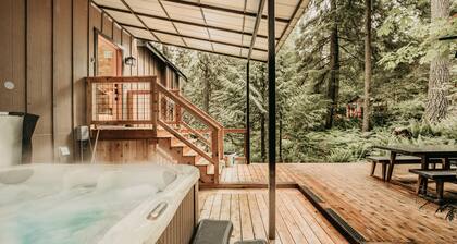 Snowline Cabin #69 - An Elegant Country Home! Sleeps 8